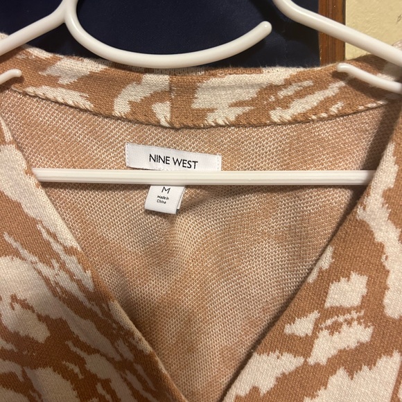 Nine West- tan and white sweater - Picture 2 of 2